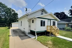 1114 Knapp St, Oshkosh, WI 54902 - Photo 1