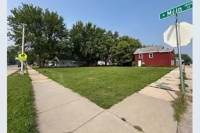 10 E Gruenwald Avenue, Oshkosh, WI 54901 - Photo 1