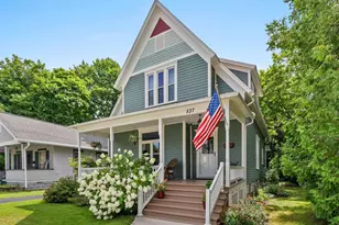 537 Kentucky St, Sturgeon Bay, WI 54235 - Photo 1