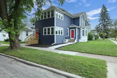 553 W 16th Avenue, Oshkosh, WI 54902 - Photo 1