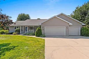 811 Krause Rd, Green Bay, WI 54313 - Photo 1