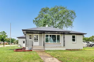 1658 Lilac Ln, Green Bay, WI 54302 - Photo 1