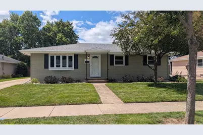 2213 N Summit Street, Appleton, WI 54914 - Photo 1