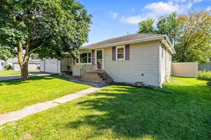 735 W 8th Ave, Oshkosh, WI 54902 - Photo 1