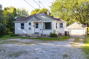 2234 W 9th Ave, Oshkosh, WI 54904 - Photo 1