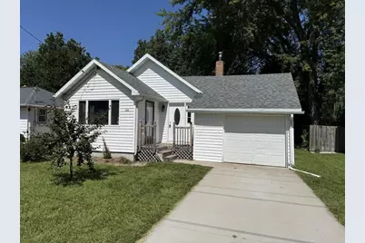 626 W 17th Avenue, Oshkosh, WI 54902 - Photo 1
