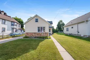 711 S 18th St, Manitowoc, WI 54220 - Photo 1