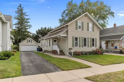 413 W 12th Avenue, Oshkosh, WI 54902 - Photo 1