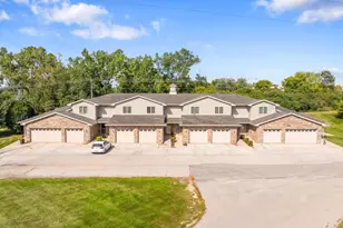 2127 Royal Crest Cir, Green Bay, WI 54311 - Photo 1