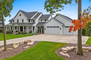 652 Lincoln Rdg, Green Bay, WI 54313 - Photo 1