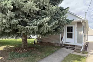 886 3rd St, Menasha, WI 54952 - Photo 1