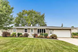 429 Manchester Dr, Green Bay, WI 54303 - Photo 1