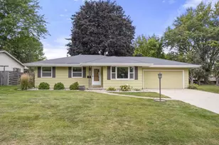 1005 Devonshire Dr, Oshkosh, WI 54902 - Photo 1