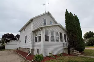 1402 Walnut St, Oshkosh, WI 54901 - Photo 1