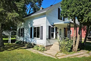 1913 Jefferson St, Oshkosh, WI 54901 - Photo 1