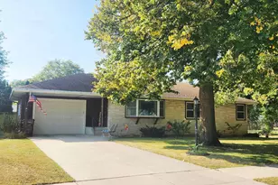 810 Chester Pl, Fond du Lac, WI 54935 - Photo 1