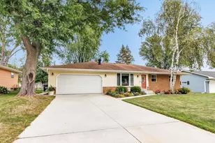 305 Brookridge St, Green Bay, WI 54301 - Photo 1