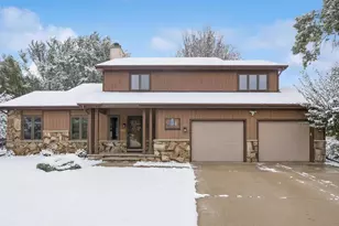 865 Portside Ct, Oshkosh, WI 54901 - Photo 1