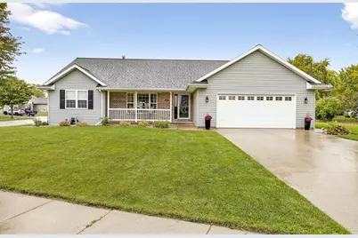 102 Hidden Ridges Way, Combined Locks, WI 54113 - Photo 1