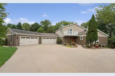 1331 N Briarcliff Drive, Appleton, WI 54915 - Photo 1