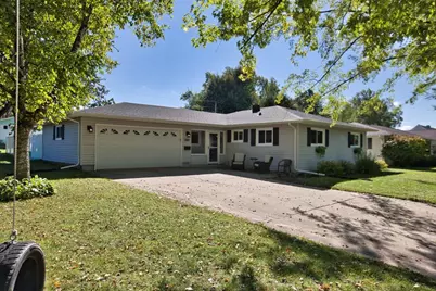 1802 Nassau Street, New London, WI 54961 - Photo 1