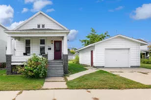 1211 16th Ave, Menominee, MI 49858 - Photo 1