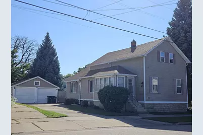 417 W 8th Avenue, Oshkosh, WI 54902 - Photo 1