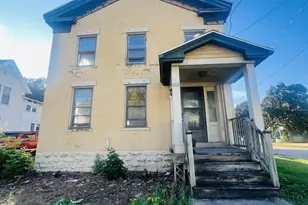 543 Jackson St, Oshkosh, WI 54901 - Photo 1