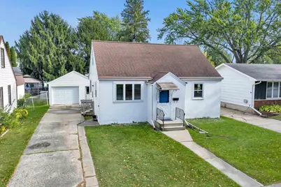 1707 11th Avenue, Green Bay, WI 54304 - Photo 1