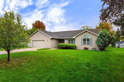 820 N Oakwood Road, Oshkosh, WI 54904 - Photo 1