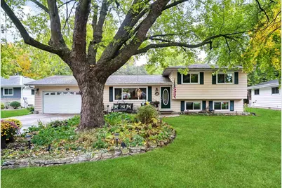 1106 S Park Avenue, Neenah, WI 54956 - Photo 1