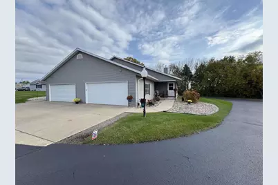 200 Prairie View Court, Waupaca, WI 54981 - Photo 1