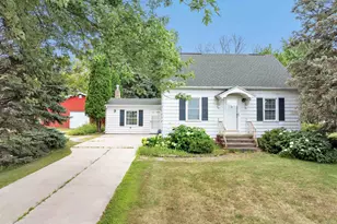 531 S Grandview Rd, Green Bay, WI 54311 - Photo 1