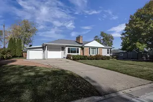 802 9th St, Menasha, WI 54952 - Photo 1