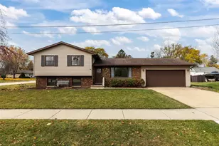 905 Bauman St, Oshkosh, WI 54902 - Photo 1