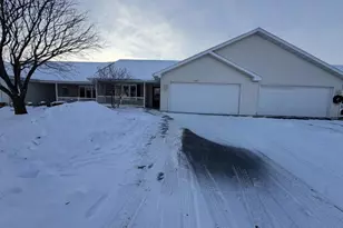 2290 Patriot Ln #B, Oshkosh, WI 54904 - Photo 1