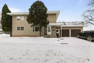 1105 Jefferson St, Oshkosh, WI 54901 - Photo 1