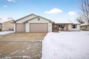 1037 Tracey St, Menasha, WI 54952 - Photo 1