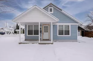 403 W 6th Ave, Oshkosh, WI 54902 - Photo 1