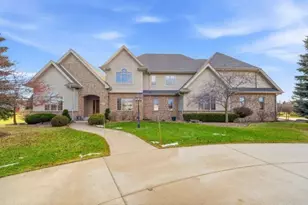 876 Estate Dr, Fond du Lac, WI 54935 - Photo 1