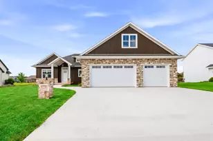 2712 Creekwood Cir, Green Bay, WI 54311 - Photo 1