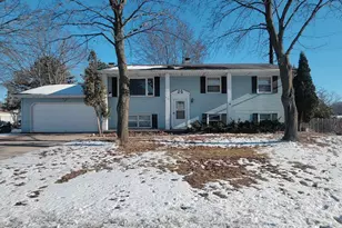 517 Menlo Park Rd, Green Bay, WI 54302 - Photo 1