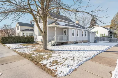 402 W 10th Avenue, Oshkosh, WI 54902 - Photo 1