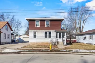 908 W 10th Ave, Oshkosh, WI 54902 - Photo 1
