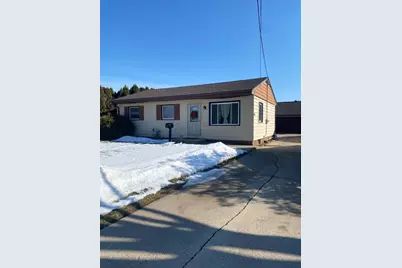 1020 S Sawyer Street, Oshkosh, WI 54902 - Photo 1
