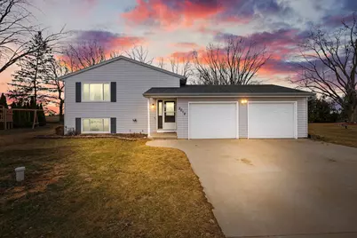 2012 Roberts Avenue, Oshkosh, WI 54904 - Photo 1