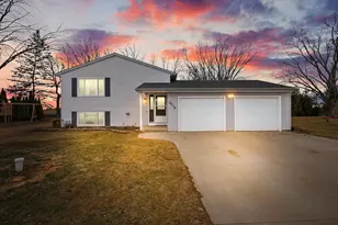 2012 Roberts Ave, Oshkosh, WI 54904 - Photo 1