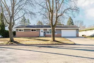 1425 W 3rd Ave, Oshkosh, WI 54902 - Photo 1