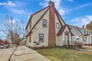 829 Prospect Ave, Oshkosh, WI 54901 - Photo 1