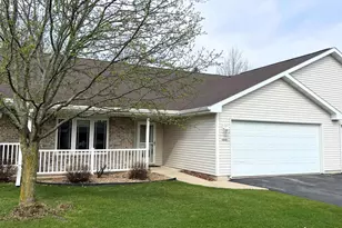 486 Wyldewood Dr, Oshkosh, WI 54904 - Photo 1